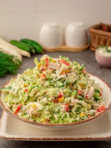 Салат с крабовыми палочками и пекинской капустой