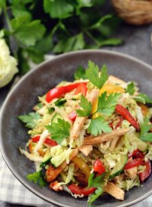 Салат с курицей и пекинской капустой